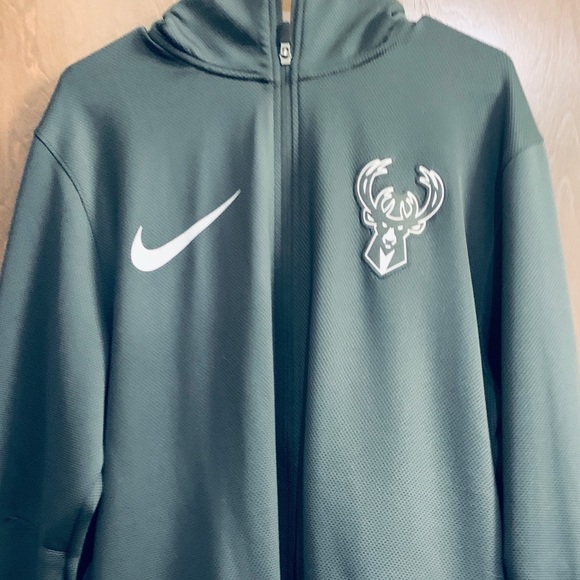 bucks warm up hoodie